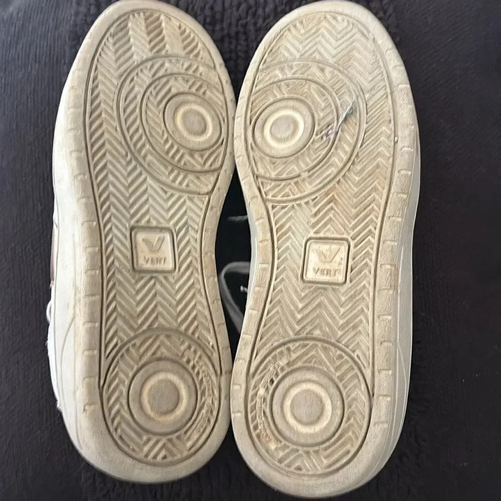Vert by Veja Leather Snickers Size 6.5